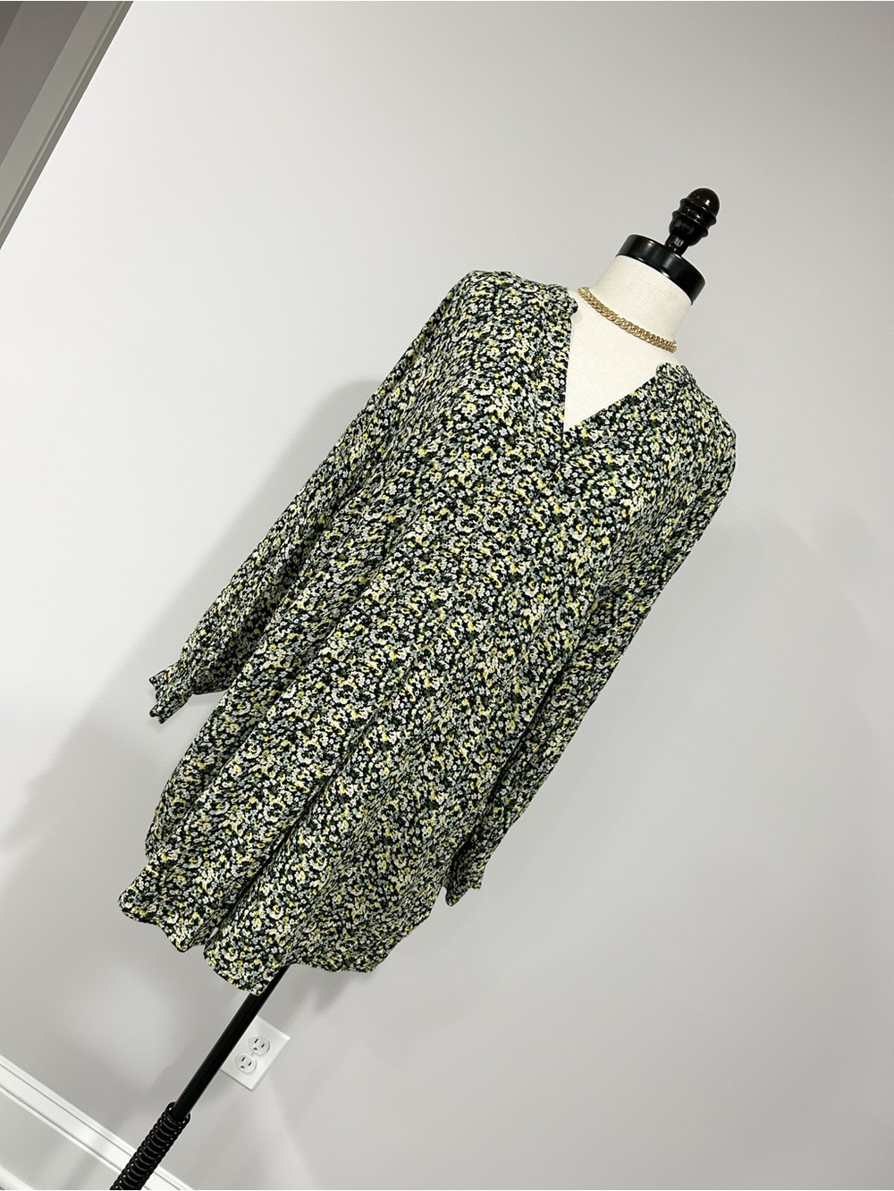 H&M Black and Green Floral V-Neck Long Sleeve Blouse